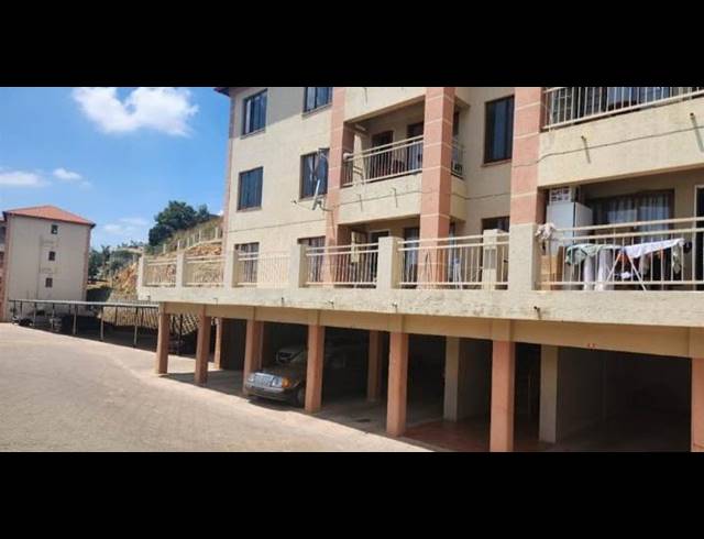 2 BEDROOM APARTMENT FOR SALE IN CONSTANTIA KLOOF